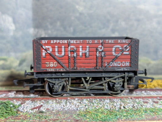 Hornby R010 - 7 Plank Pugh & Co Open Coal wagon (Medium Weathering)