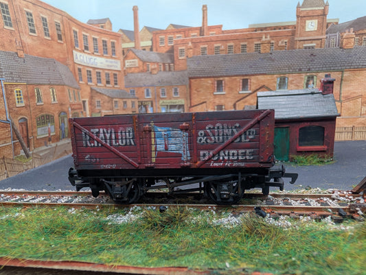 Bachmann 33-104 7 plank wagon R Taylor & Sons (Heavy Weathering)