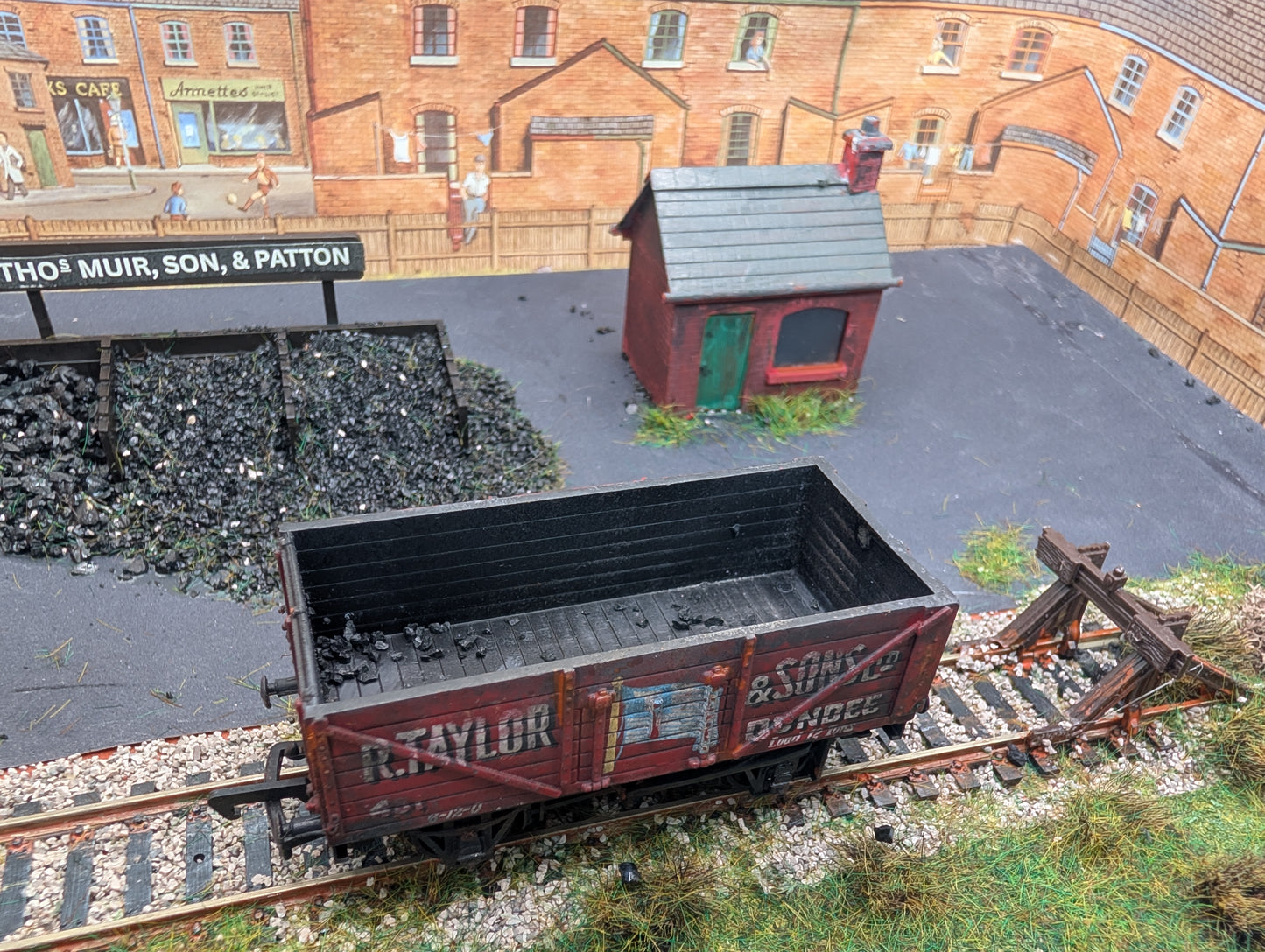 Bachmann 33-104 7 plank wagon R Taylor & Sons (Heavy Weathering)