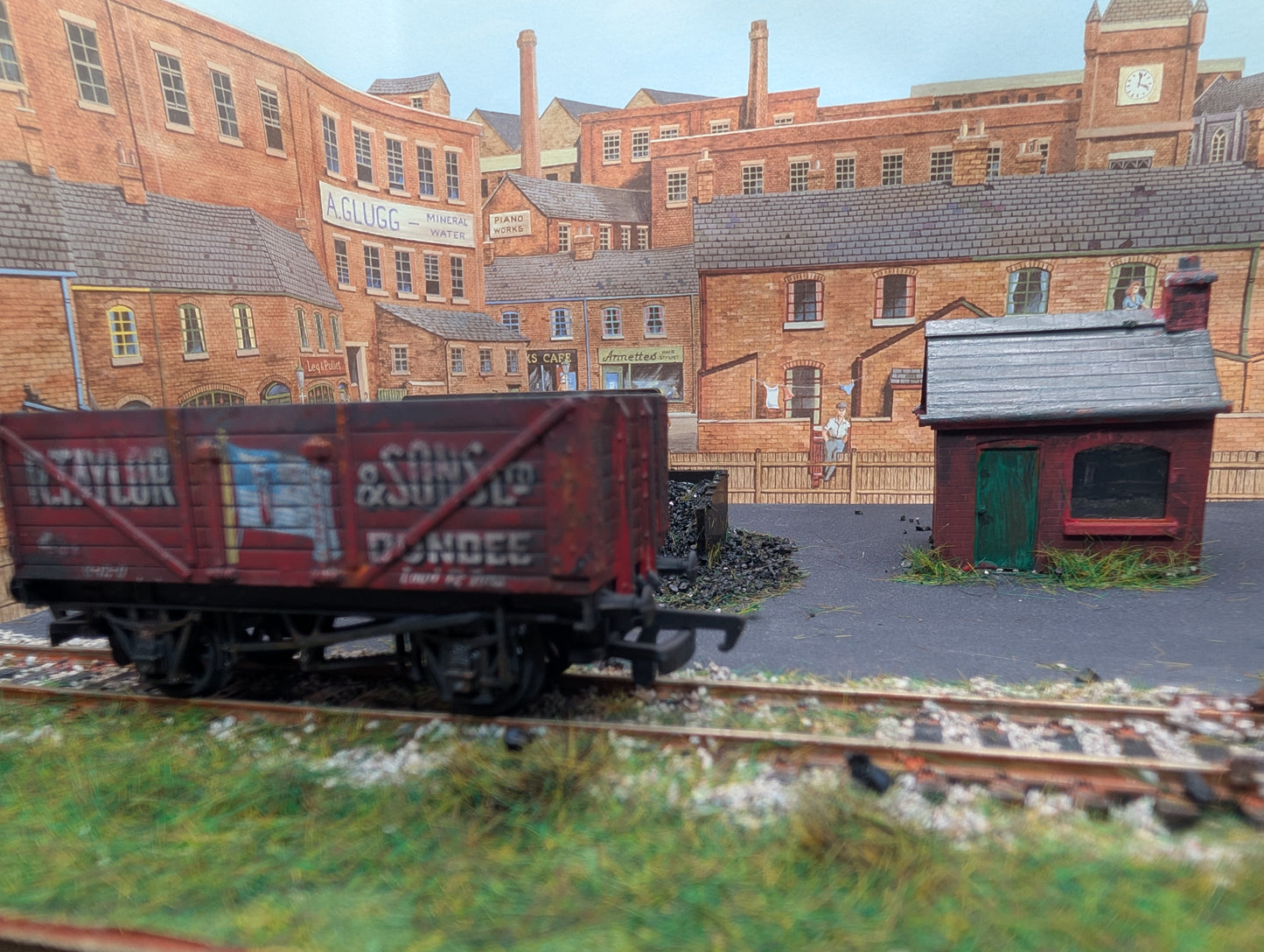 Bachmann 33-104 7 plank wagon R Taylor & Sons (Heavy Weathering)
